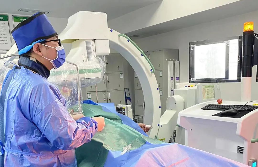 平板介入中C助力腫瘤介入手術 平板介入中C助力腫瘤介入手術